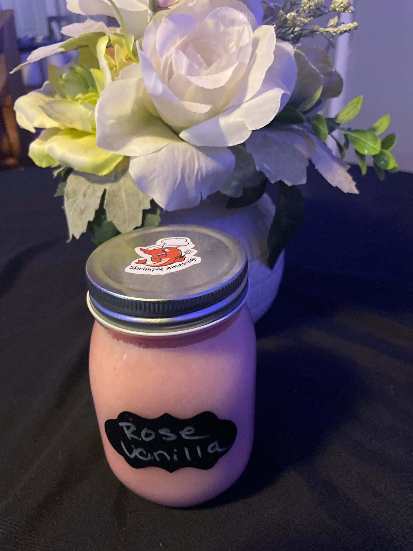 Rose and vanilla fragrance candle 16 oz